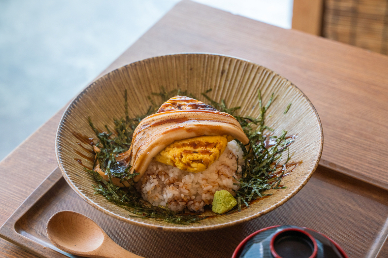 「渡し場通り食堂」　穴玉丼