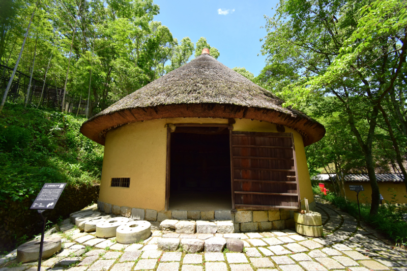 四国村ミウゼアム砂糖しめ小屋外観